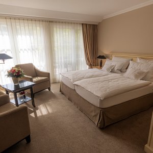 Bild 1/3 Bild 1 von 3 der Galerie "Zimmer 12"